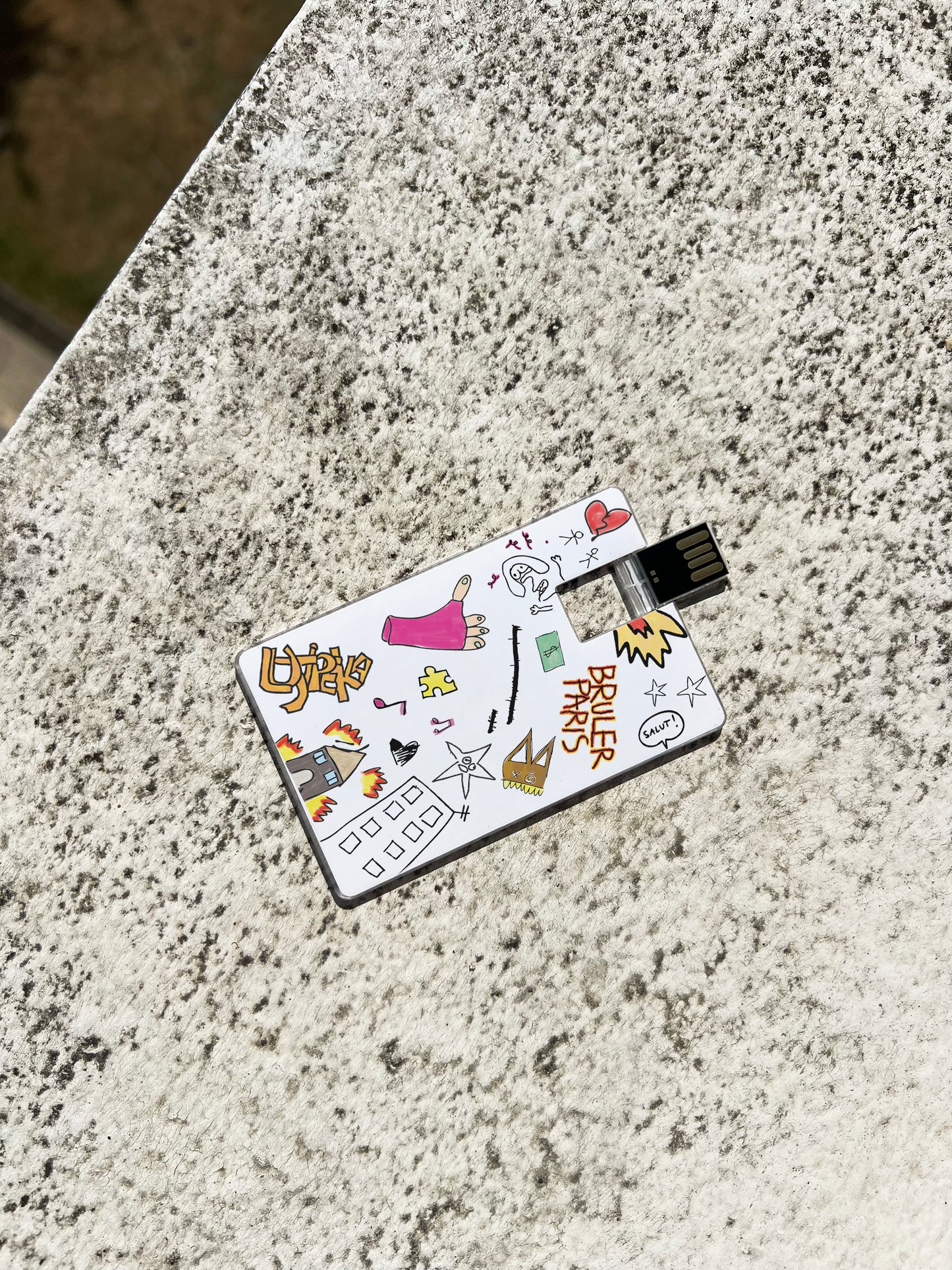 CLÉ USB BRULER PARIS (GARDEZ POUR VOUS CE QU’IL Y A DESSUS)